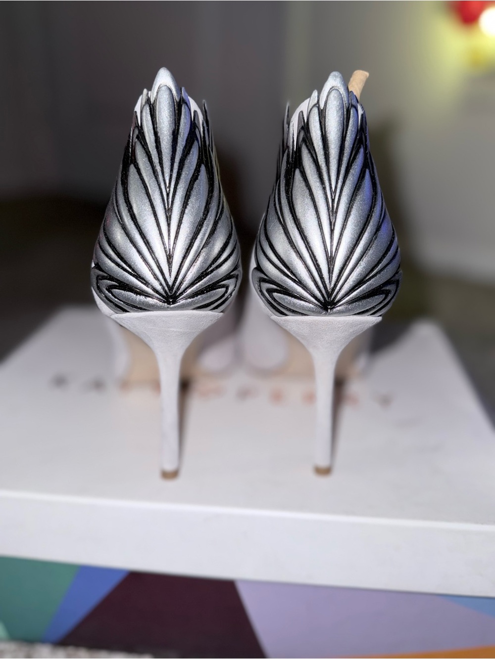 Katy Perry The Starling Grey Suede Wing Pumps • Size 7.5M - Picture 3 of 7
